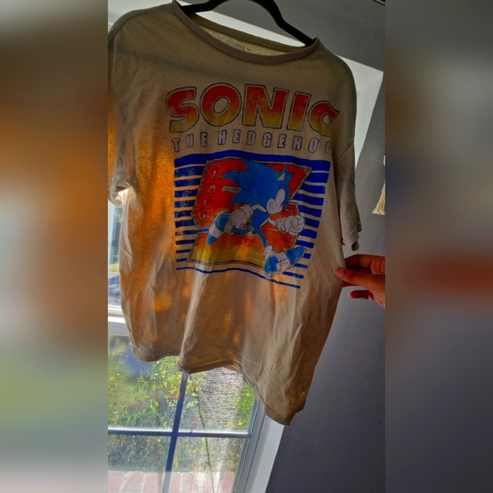 Sonic graphic tee